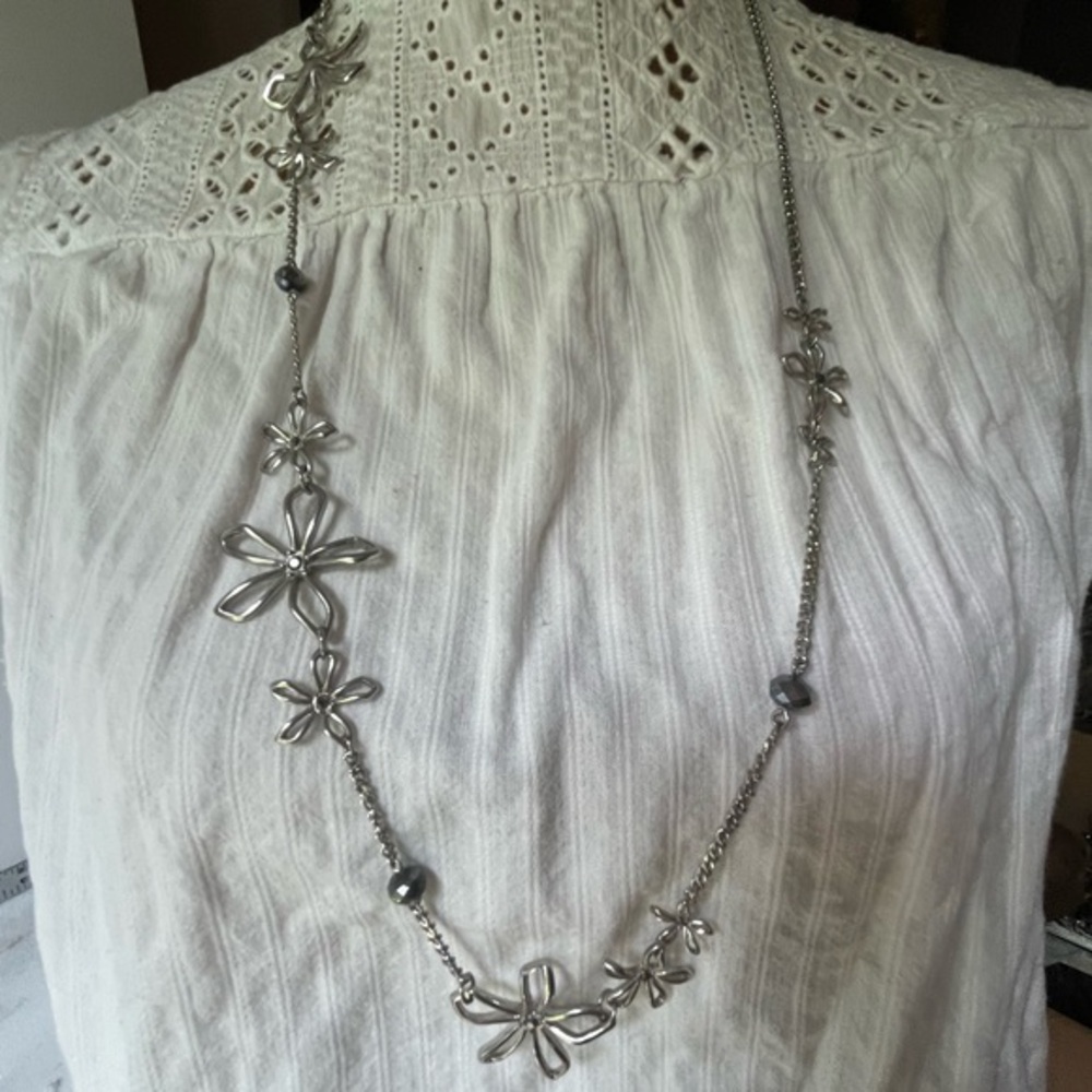 Elegant Silver Floral Necklace Cookie Lee